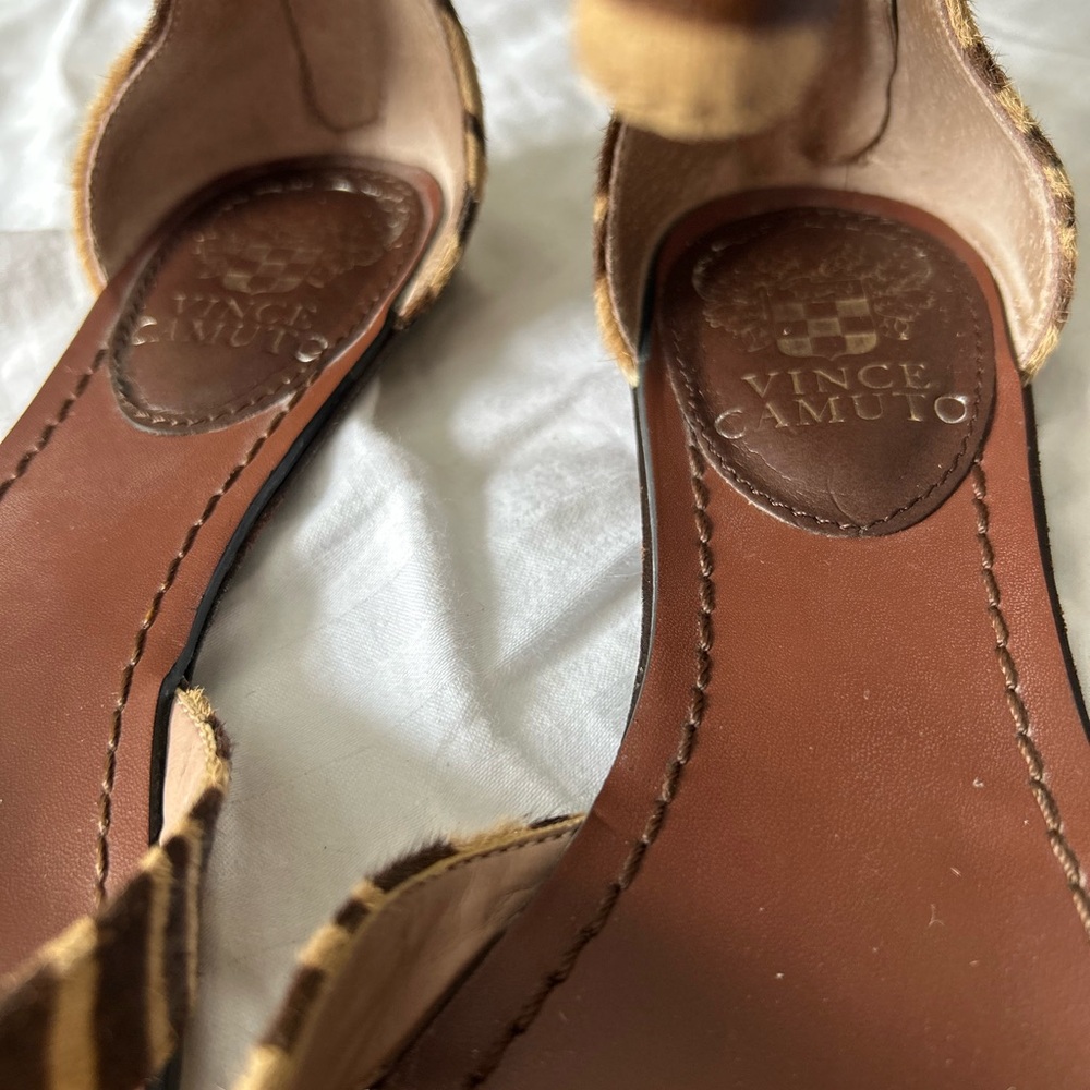 Vince Camuto Brown Zebra Print Sandals with Gold Buckle Size 6 1/2 - Picture 7 of 11